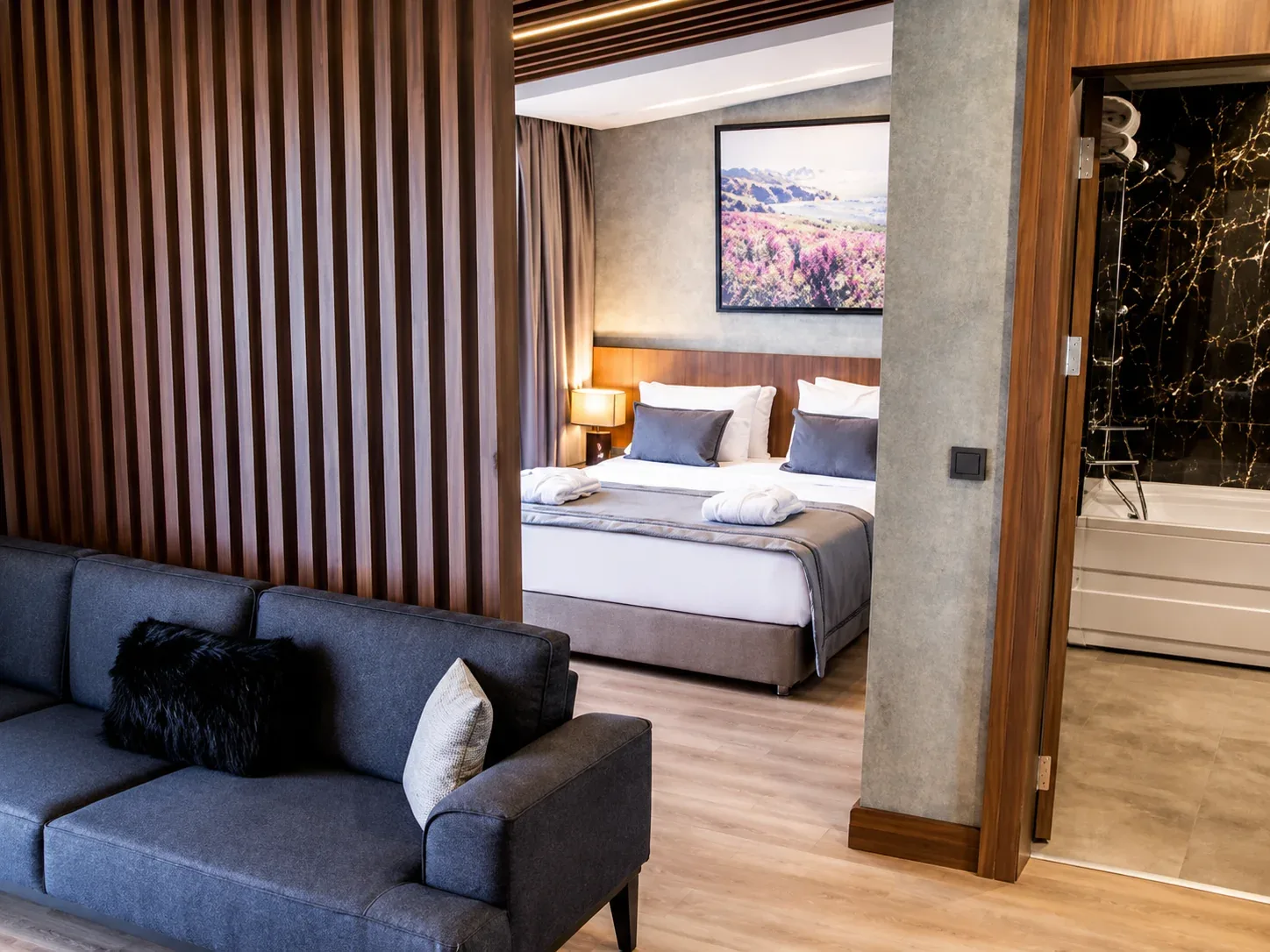 Corner Suit · Kazdağları Manzaralı